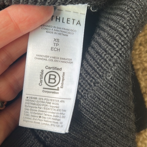 ATHLETA women’s Vneck black sweater size XS - Picture 9 of 9